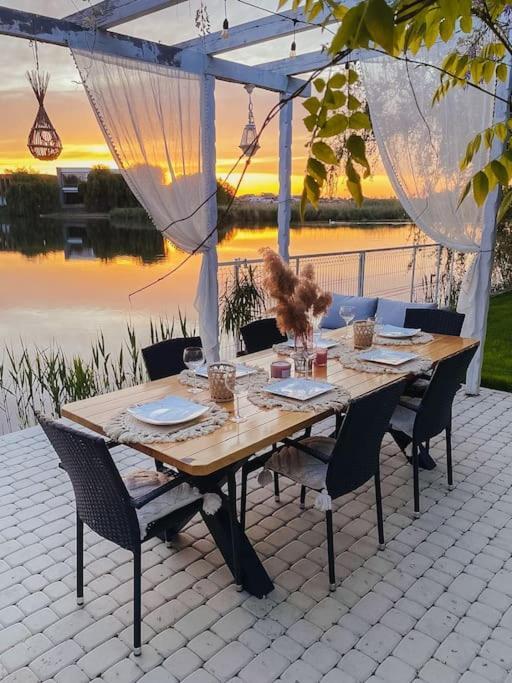 Therme - Corbeanca By The Lake Luxury Villa Экстерьер фото