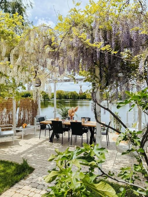 Therme - Corbeanca By The Lake Luxury Villa Экстерьер фото